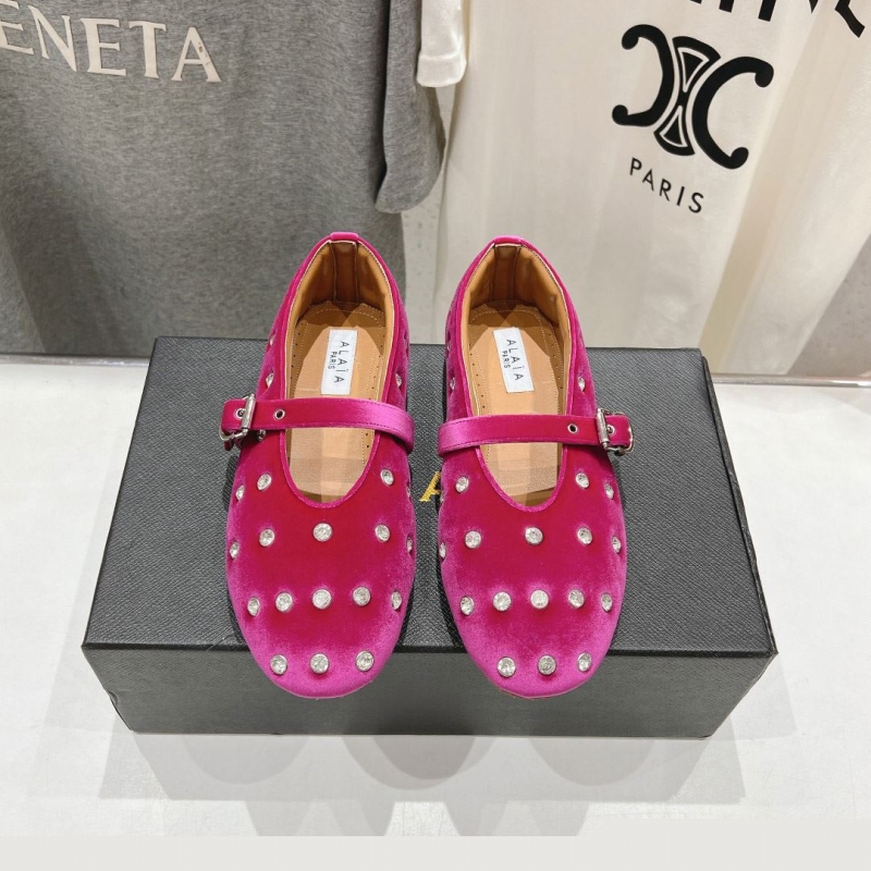 Other flat shoes